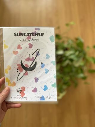 Poslední záchvěvy sluníčka skrz Vaše okna🌞 My je milujeme, Vy budete taky! 💫 Suncatchery nově na e-shopu🌸...